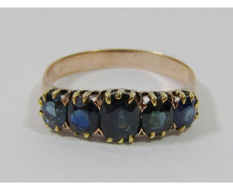 Antique yellow metal graduated five stone sapphire ring, size N, 2.7g 