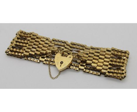 9ct twisted gate link bracelet, maker 'ASJ', London 1978, 16.4g 