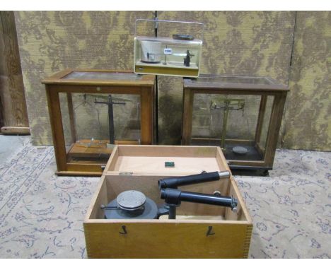 Group of scientific instruments, scales, etc to include a Casella, London barograph, a cased spectrometer, cased scales (4) 