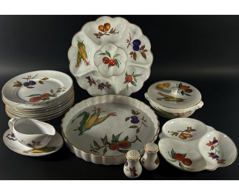 A mixed quantity of Royal Worcester Evesham pattern porcelain dinnerwares (quantity) 