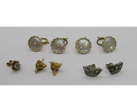 Group of jewellery comprising a set of four antique 9ct mother of pearl and enamel buttons, a pair of vintage 9ct fox mask st
