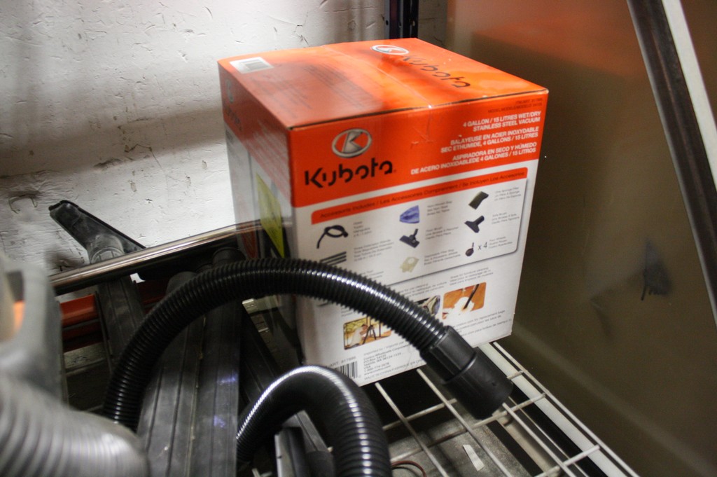 KUBOTA MODEL 54105, 4GALLON 4 HP STAINLESS STEEL WET/DRY VACUUM