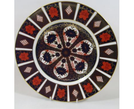 A modern Royal Crown Derby Imari dinner plate, no. 1128, printed marks beneath, 27cm dia. 