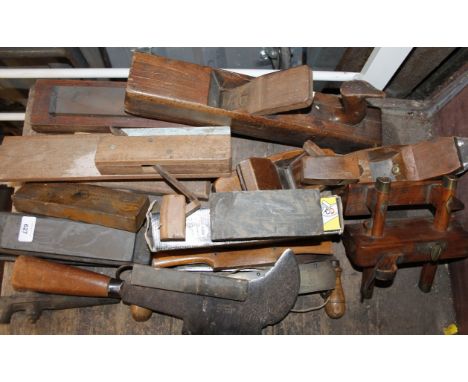 Various vintage tools, to include a wooden plough plane, with metal mounts, 22cm wide, a block plane stamped Warrant Steel, b