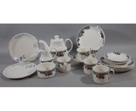 Various Royal Doulton boxed Autumn Glory teaware, to include saucers, 15cm dia., etc. (a quantity, boxed) 