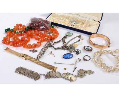 Mixed jewellery, to include an agate necklace, brooches, bangle, etc, (qty)