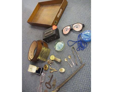 A miscellaneous lot to include a leather belt with a Jack Daniels buckle, mixed metalware, vintage brooches, a Philip Mercer 