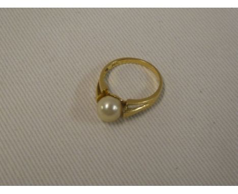 A 14ct gold dress ring set single pearl