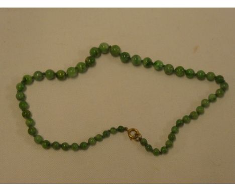A good quality jade beadwork necklace with 9ct gold clasp