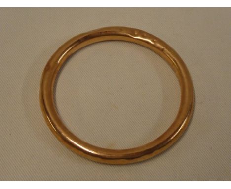 A 9ct gold plain hoop bangle (15.9g)