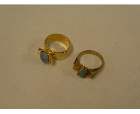 A 9ct gold dress ring set a single opal and one other opal mounted dress ring (2)