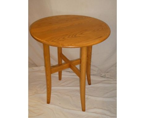 A good quality Ercol light elm circular occasional table on tapered supports 24" diameter x 29" high
