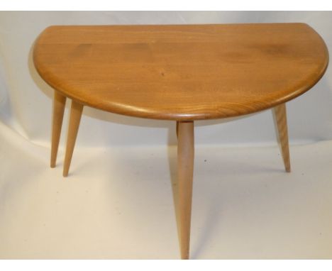An Ercol light elm circular single drop-leaf occasional table on tapered legs 24" diameter