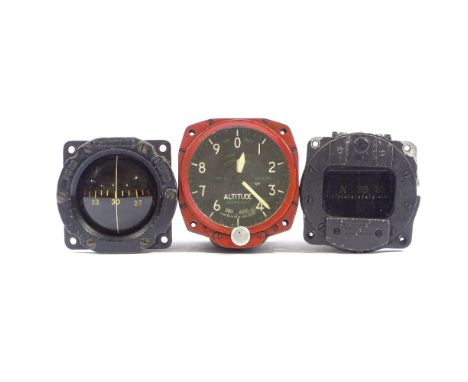 An Altimeter, together with a US Army artificial horizon meter, and another German artificial horizon meter (3)