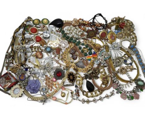 A collection of vintage costume jewellery to include a beaded collar necklace, items by Hollywood a ring watch by Digits, and
