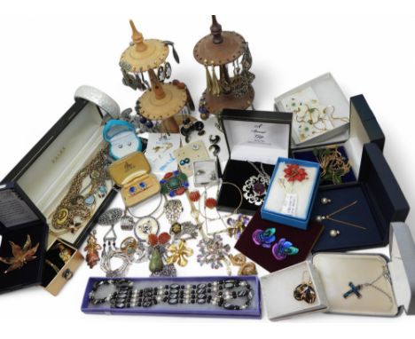 Two wooden earring stands with some silver earrings, Miracle and Hollywood brooches, and a large collection of vintage costum