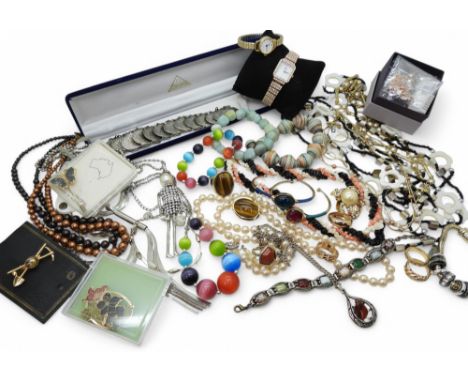 A collection of costume jewellery to include a frog scarf clip, a ring and brooch set with tiger's eye and other items. Sold 