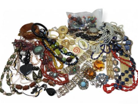 A large collection of vintage costume jewellery, to include brooches by Hollywood, Miracle and Czech glass, coral coloured gl