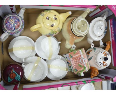 A collection of tea ware to include Sadler teapots, Aynsley Orchid Gold teapot, Aynsley cups and saucers, etc (1 tray) 