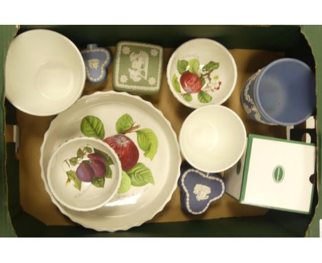 Portmeirion Pomona bowls and flan dish together with Wedgwood jasperware small planter, lidded boxes ( 1 tray) 