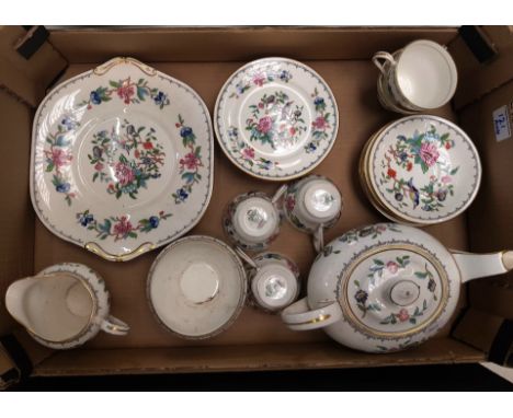 Aynsley Pembroke pattern tea set consisting of a cake plate, teapot, milk jug and sugar bowl, 5 cups, 5 saucers and 6 side pl