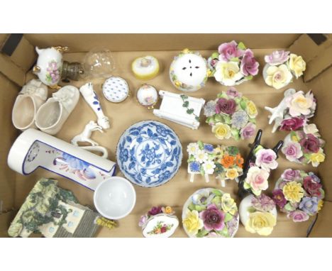 A mixed collection of items to include flower posies, trinket dishes, ornaments, etc (1 tray) 