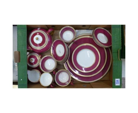 Wedgwood Red Ulander Pattern Teaware to include Teapot, Milk Jug, Sugar Bowl, Large Circular Serving Plate, Dinner Plates, Te