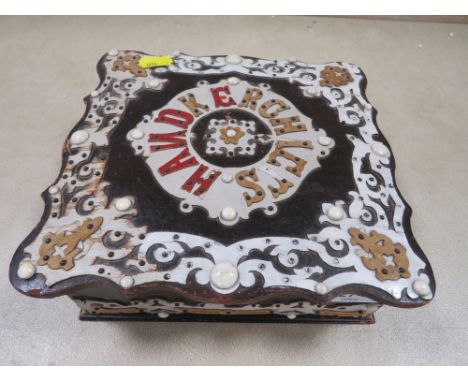 A VINTAGE WOODEN HANDKERCHIEF BOX 