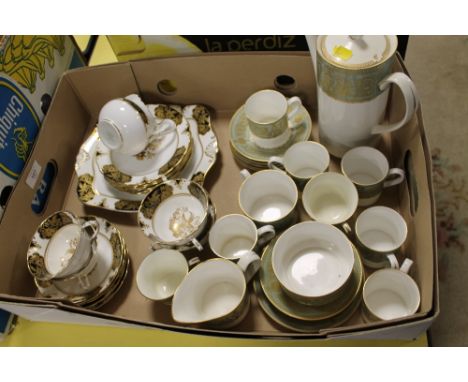 A TRAY OF ROYAL WORCESTER BALMORAL AND TUSCAN CHINA