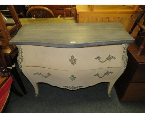 A LARGE PAINTED SHABBY CHIC STYLE TWO DRAWER COMMODE CHEST WITH GILT METAL MOUNTS H-86 W-120 CM