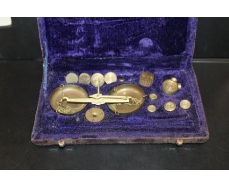 A BOXED SET OF SOVEREIGN SCALES AND WEIGHTS