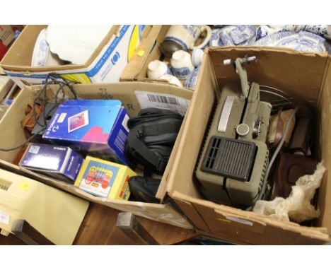 A QUANTITY OF VINTAGE MODERN CAMERAS TOGETHER WITH A VINTAGE EUMIG PROJECTOR