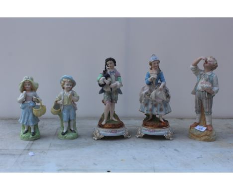 FIVE ASSORTED CERAMIC FIGURES TO INCLUDE A PAIR OF CONTINENTAL STYLE EXAMPLES 