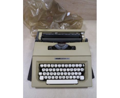 A VINTAGE OLIVETTE LETTERA 25 