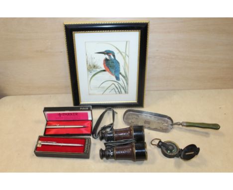 A BOX OF COLLECTABLES TO INC WATERCOLOUR OF A KINGFISHER, MILITARY STYLE COMPASS, BINOCULARS ETC