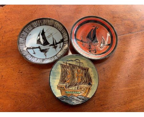TWO POOLE POTTERY 'AEGEAN' WALL PLATES / DISHES IN SHAPE NO. 4,  EACH DEPICTING YACHTS IN SAIL, DIA. 27CM, TOGETHER WITH AN A