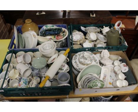 FOUR TRAYS OF ASSORTED CHINA AND CERAMICS TO INCLUDE MINTON, ROYAL WORCESTER, AYNSLEY ETC (PLASTIC TRAYS NOT INCLUDED)