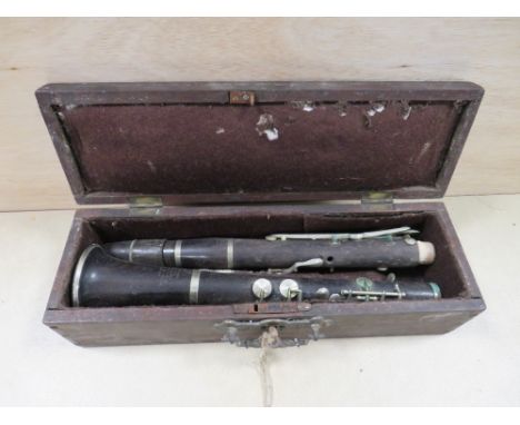 AN EXCELSIOR CLASS BOXED VINTAGE CLARINET BY HAWKES &amp; SON 