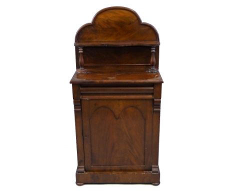 A Victorian mahogany small chiffonier, the arched back and serpentine display shelf with turned supports on an oblong base wi