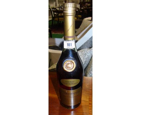 Hennessy VSOP Fine Champagne (1970's) Fine Champagne Cognac. Wax seal shoulder button. Presumed litre.