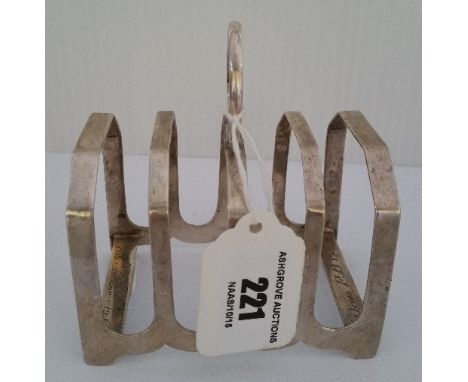An Art Deco Silver Toast Rack, Sheffield, with five bar divisions and raised on central handle. 110g.