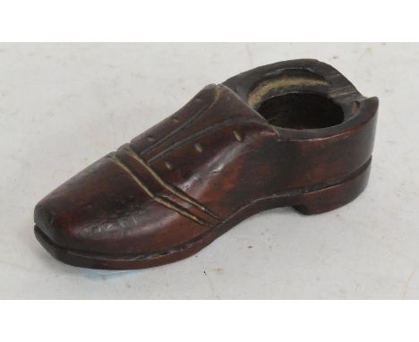 A George III style carved shoe snuff box having carved lace up detailing. Condtion A/F. Measures 90mm approx.&nbsp;
