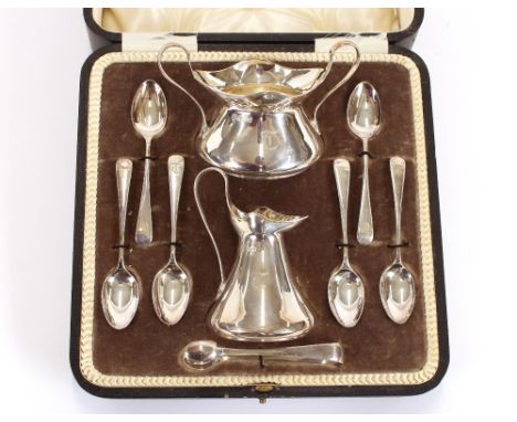 A cased silver tea set, comprising sucrier, cream jug, a set of six spoons and sugar tongs, Sheffield 1903, tongs Sheffield&n