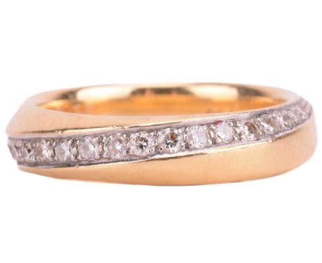 A diamond-set wedding band of twisted design, pavé-set with a row of graduated diamonds spiralling around the knife-edge, yel