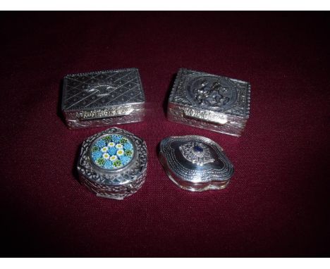 Two rectangular modern silver hallmarked and gilt interior rectangular snuff boxes, another continental silver hinged box set