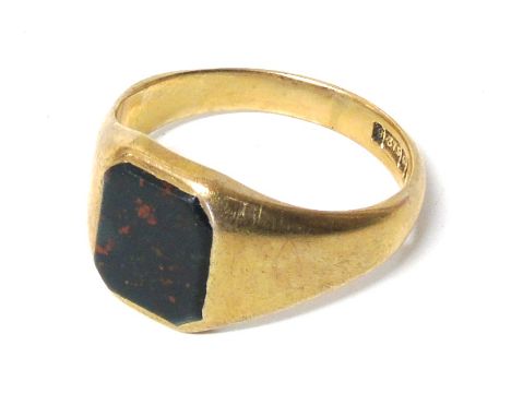 A 9ct gold bloodstone signet ring, the rectangular bloodstone panel with tapered shoulders, hallmarks for Birmingham, ring si