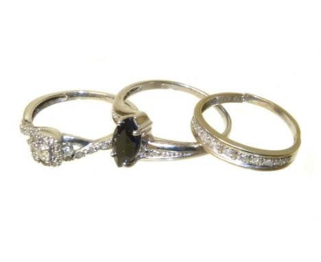 Three 9ct gold dress rings, to include a 9ct gold diamond band ring, a 9ct gold diamond cluster ring and a 9ct gold sapphire 