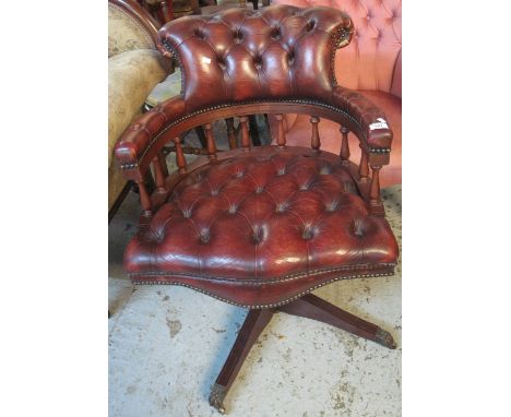 Good quality leather button back director's or office swivel chair.(B.P. 24% incl. VAT)