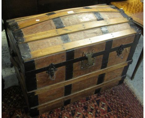 Vintage wooden and metal banded, dome topped trunk.(B.P. 24% incl. VAT)