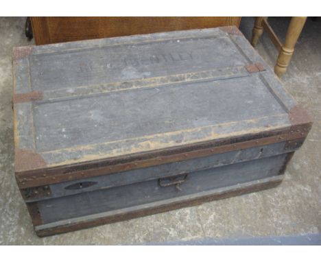 Vintage wooden and tin metal mounted trunk. (B.P. 24% incl. VAT)